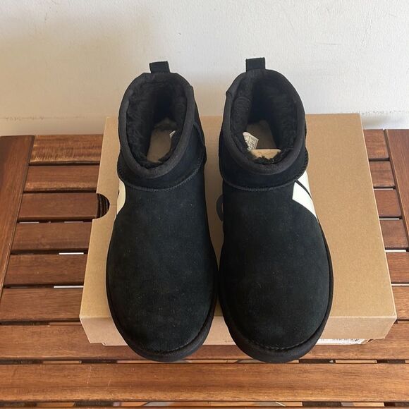 UGG Classic Ultra Mini Chopd Black Women Size 7 - Picture 5 of 13